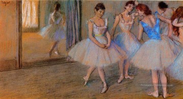 danseurs dans un studio Edgar Degas Peinture à l'huile